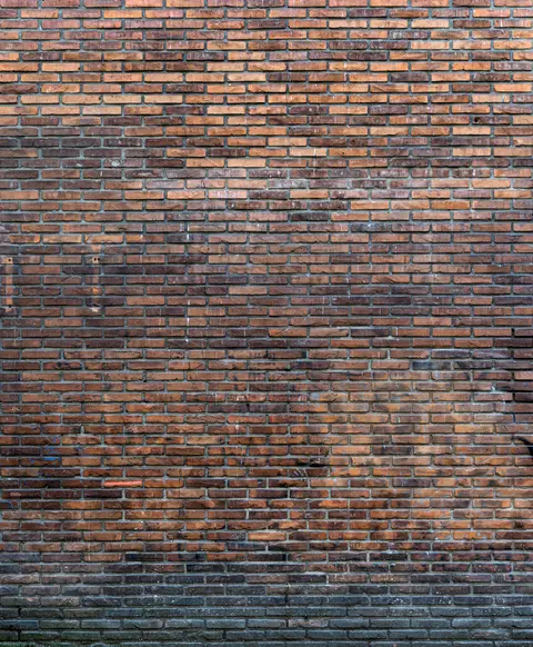 Rustykalny mur z cegly