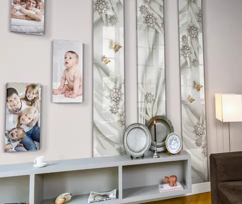 Panel Szklany Do Salonu Biała Grafika Z Kwiatami 1