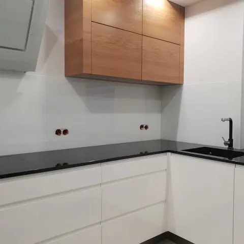 Panel Szklany W Kuchni Biały