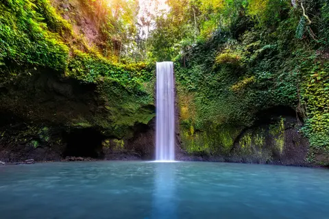 Wodospad tibumana bali indonezja